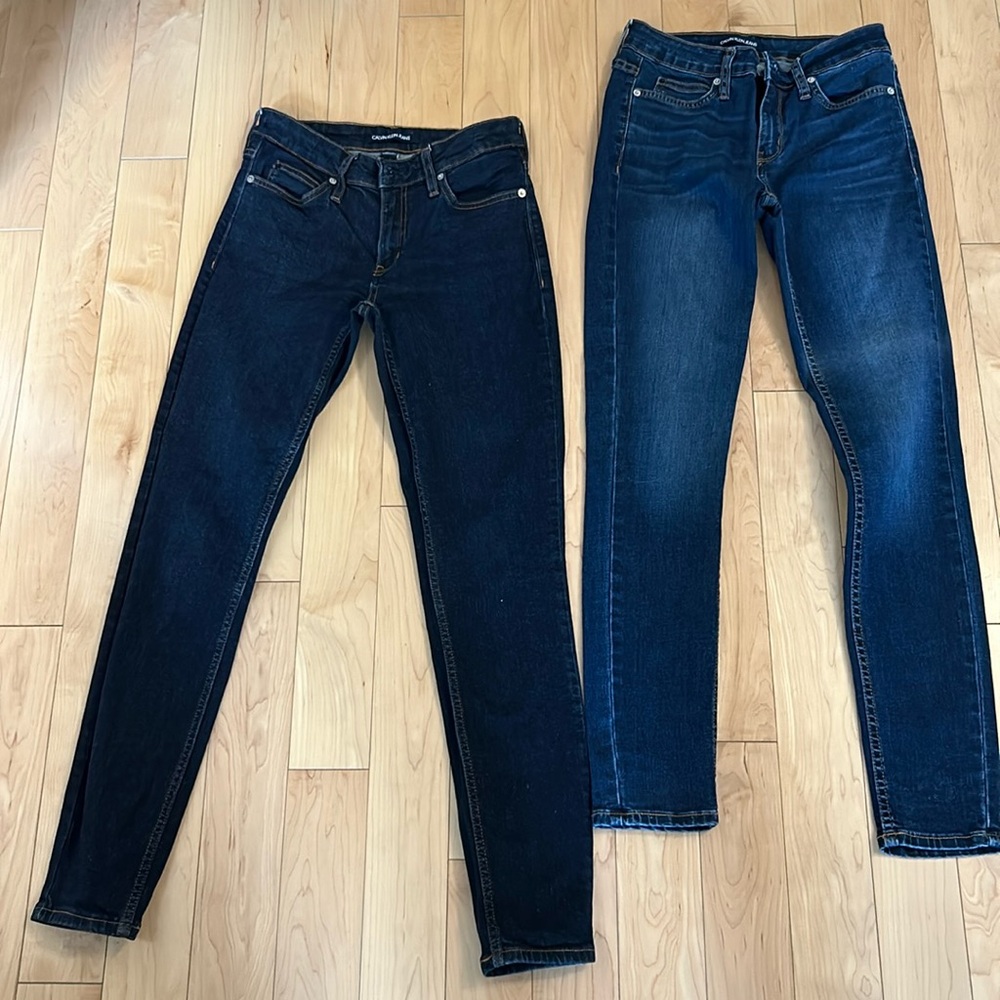 Lot of 2. Same exact skinny jeans in different wash